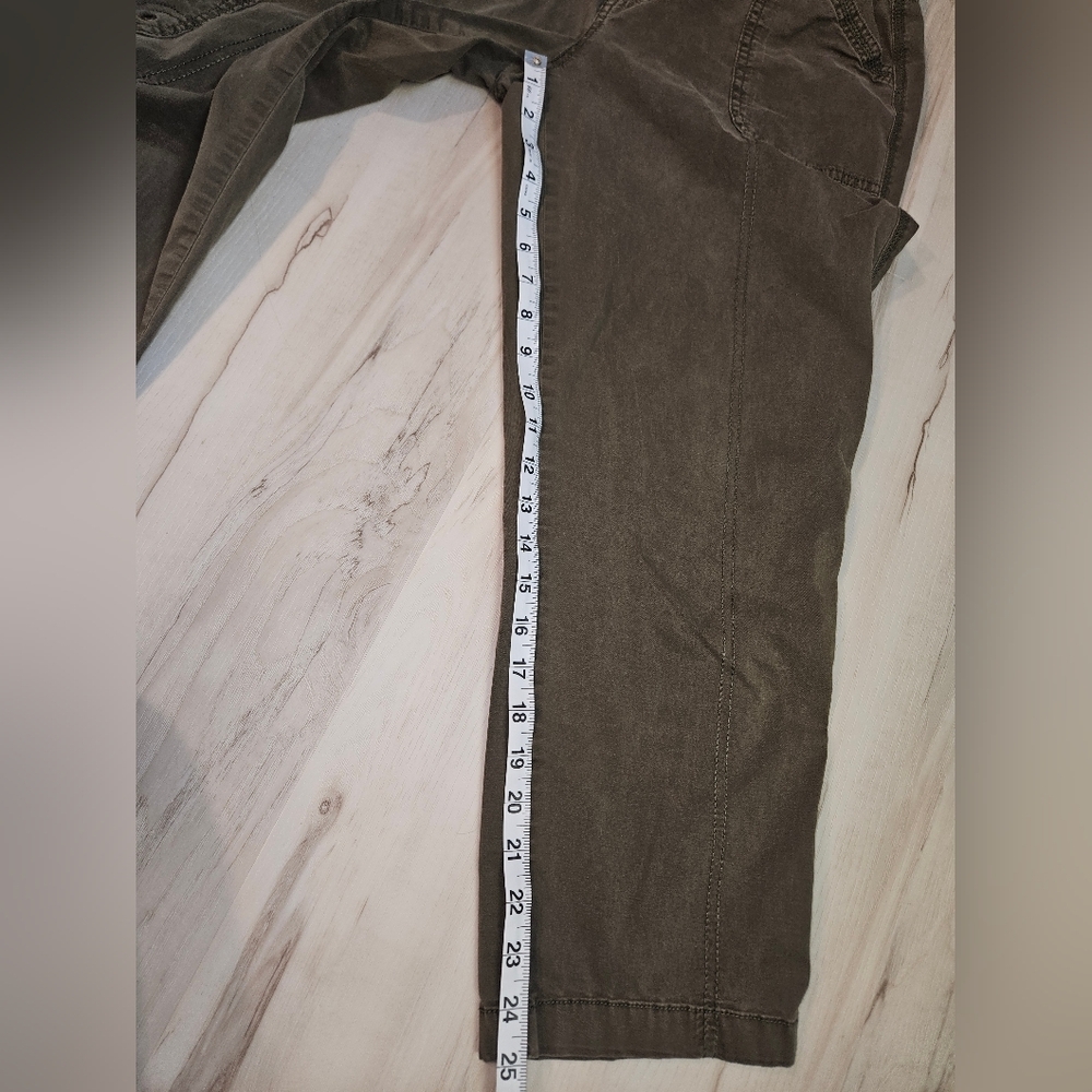 Sonoma Goods For Life Women’s Cargo Pants Size 12 Olive Green Utility Comfort - Picture 5 of 10